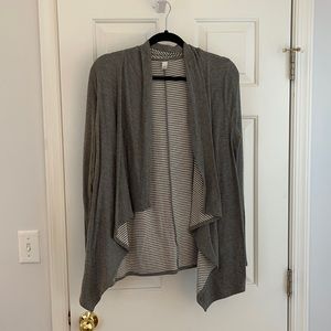 Flowy gray cardigan